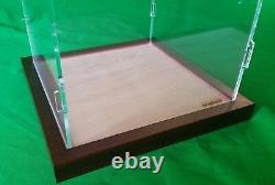 10L x 10Wx 18H display case for Hot Toy Figures 1/6 Scale, Statue, Dolls
