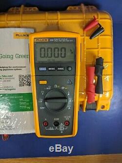 Brand New Fluke 233 TRMS Remote Display Digital Multimeter, Original Box, Case