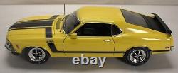 Highway 61 1970 Ford Mustang Boss 302 No Box 118 Scale With Display Case