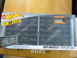 Hot Wheels 2018 Display Case with Included Exclusive'83 Chevy Silverado