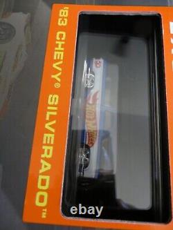 Hot Wheels 2018 Display Case with Included Exclusive'83 Chevy Silverado