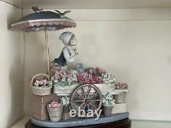 LLADRO FLOWERS OF THE SEASON Girl With Flower Cart Fig/Sculp #1454 Orig Box Too