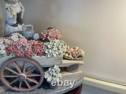 LLADRO FLOWERS OF THE SEASON Girl With Flower Cart Fig/Sculp #1454 Orig Box Too