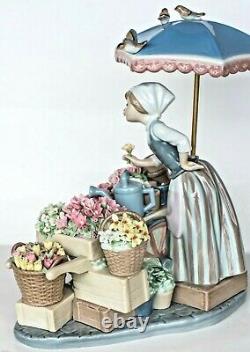 LLADRO FLOWERS OF THE SEASON Girl With Flower Cart Figurine/Sculpture #1454 MINT