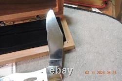 Minty Case XX 4165 1/2 White Buffalo Folding Hunter Knife With Wood Display box