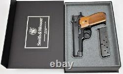 PISTOL GUN PRESENTATION CUSTOM DISPLAY CASE BOX for SMITH & WESSON model 39-2