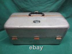 Vtg UMCO Model 1000A Aluminum Fishing Tackle Box 7-Tray Old Lure Display Plug