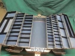 Vtg UMCO Model 1000A Aluminum Fishing Tackle Box 7-Tray Old Lure Display Plug